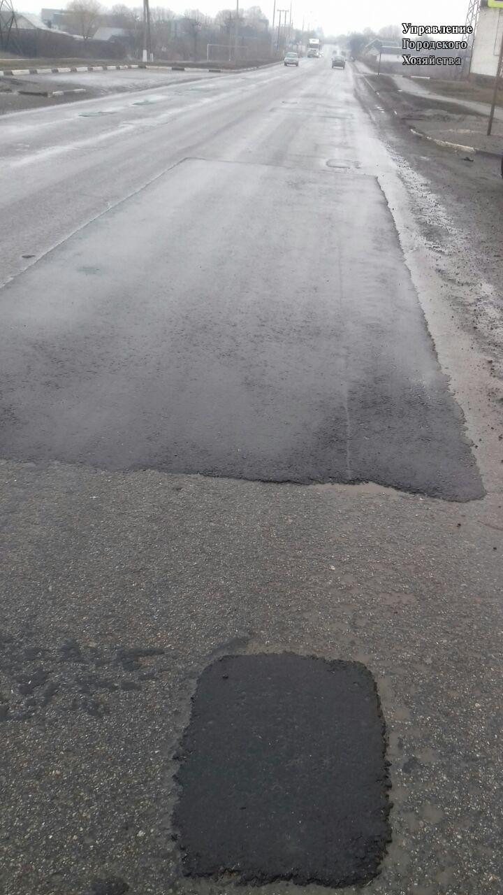 Выполняется ремонт дорожного полотна по улицам города Шебекино.