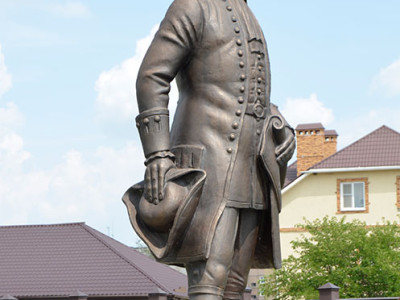 Памятник основателю города И.Д. Шибеко.